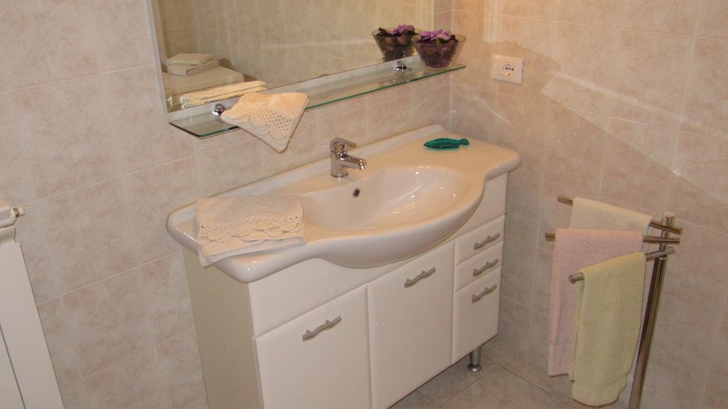 Rose Apartment Luni المظهر الخارجي الصورة